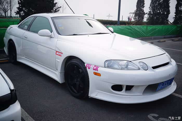 简单介绍一款老车雷克萨斯sc400