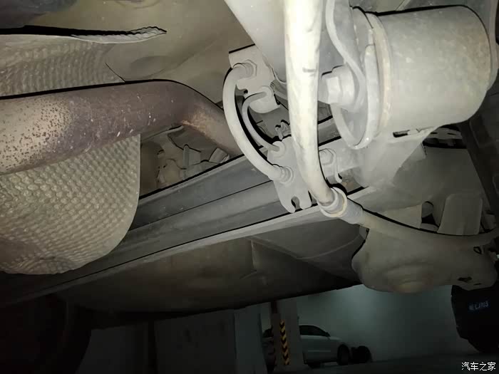 扭力梁与横向稳定杆