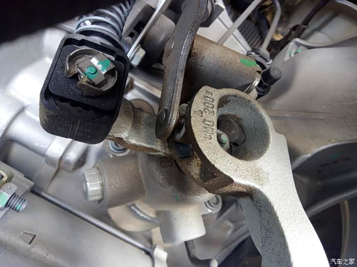 来自 手机汽车之家 试了同事凌渡的手动变速箱mq250挂挡比我的速腾