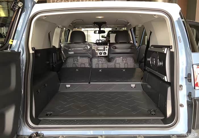 fj酷路泽后排放倒后有多大