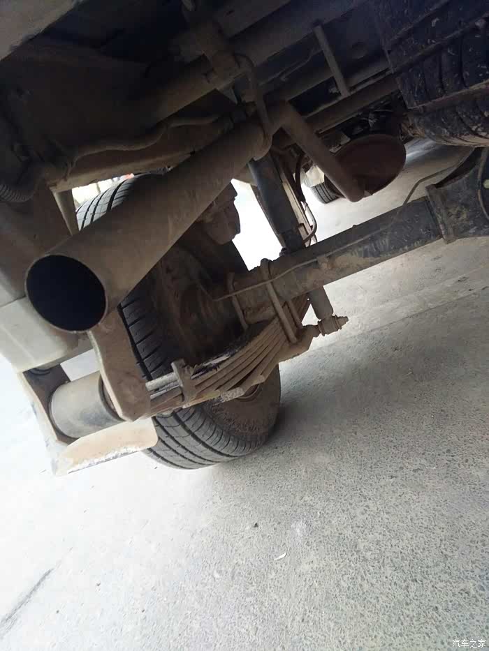 我的荣光12小卡排气管跟你们的一样吗