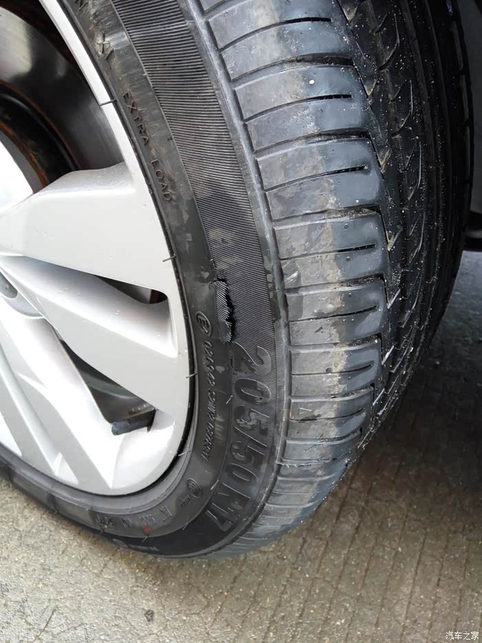 轮胎破了