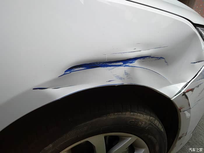 新车就剐蹭了右前翼子板凹下去了车损险还没生效怎么办