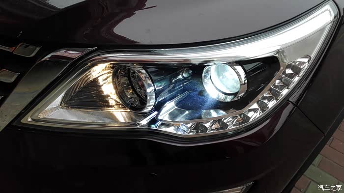 我换的是近光灯,用的是雪莱特h735w6000色的氙气灯.