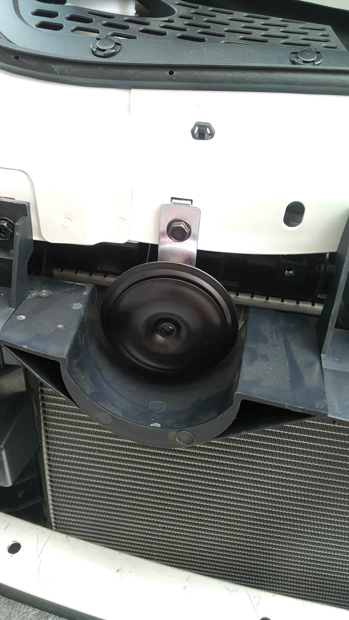 原车小喇叭位置