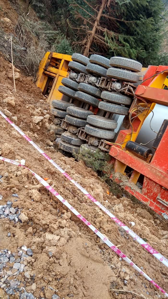 风电场挂车翻车