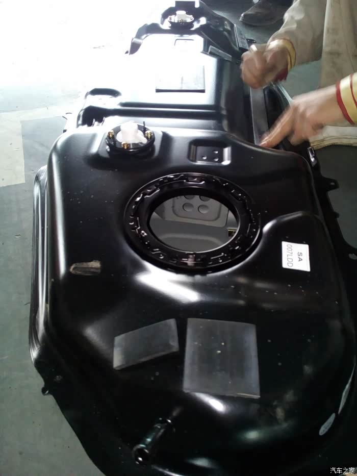 新油箱加了防浪板