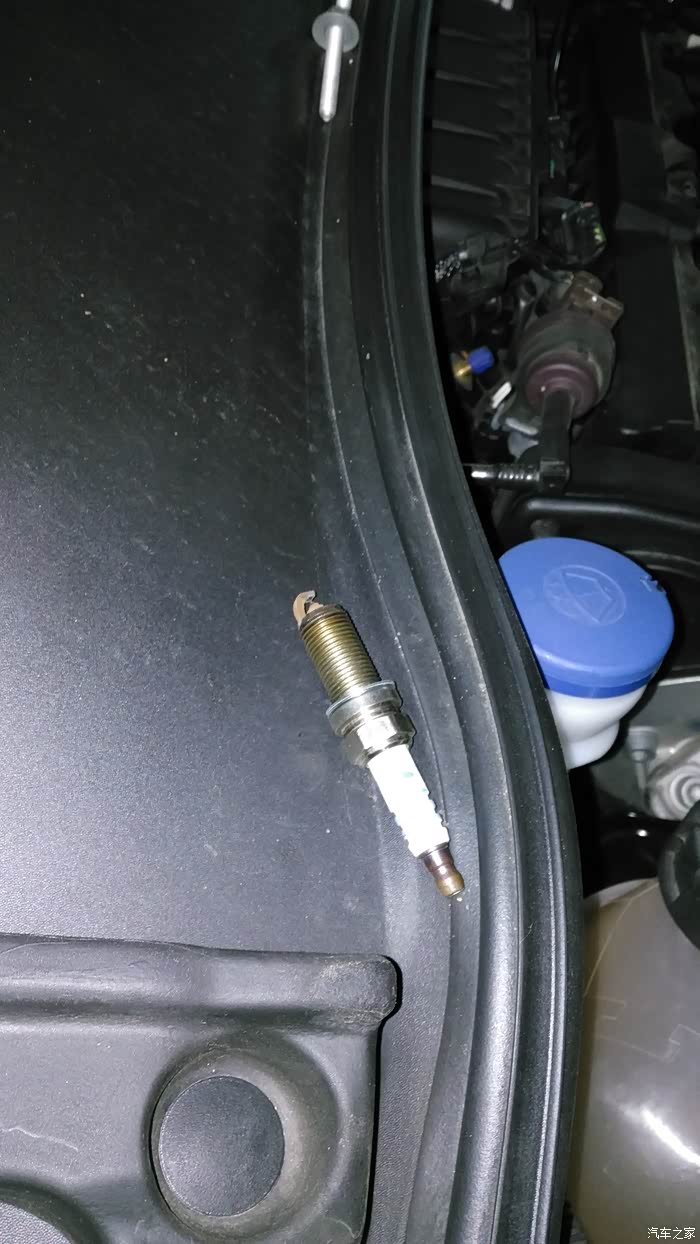 标致3012016款手自一体发动机烧机油