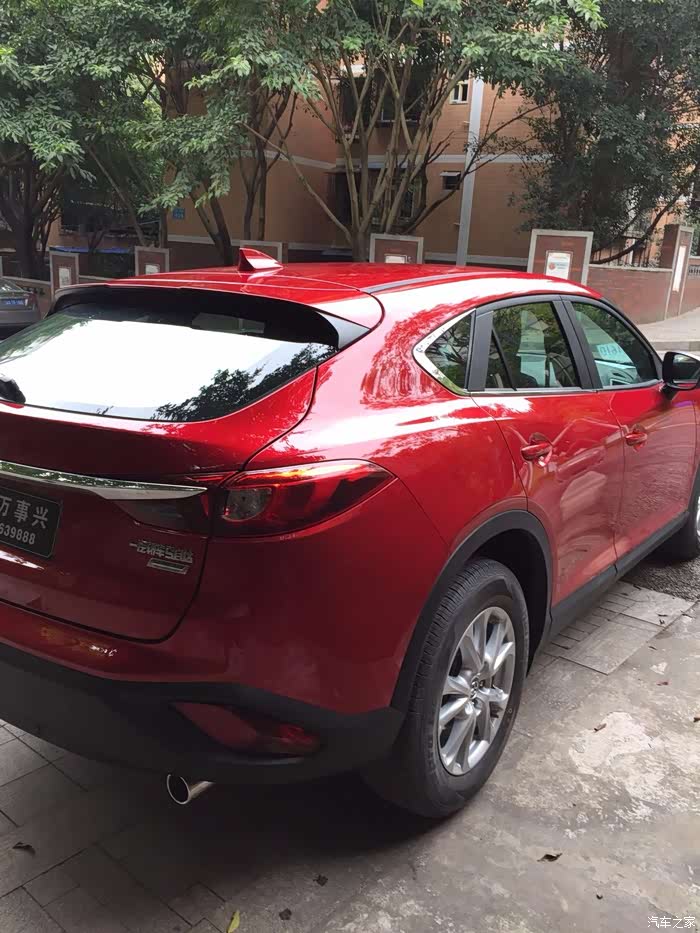 和老婆商量之后还是选了红色的cx4