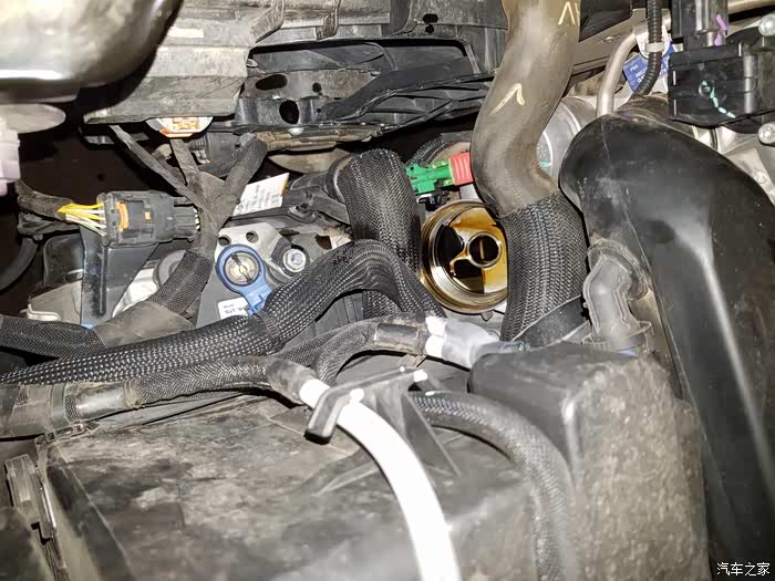 机油格位置在哪里