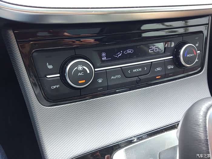 首先就打开ac空调,右侧旋钮空调功率最化,能快速的降温