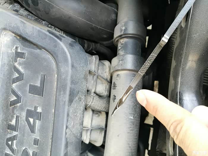 大家帮忙能用机油尺给测下变速箱油嘛