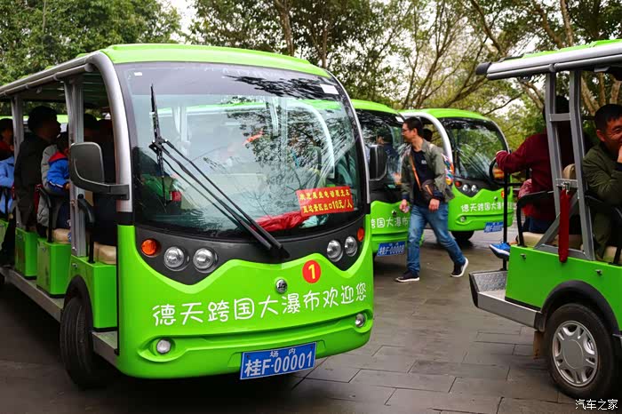 返程的观光车,我们没有坐,因为坐了这个车就不能细细观看每个角度的德
