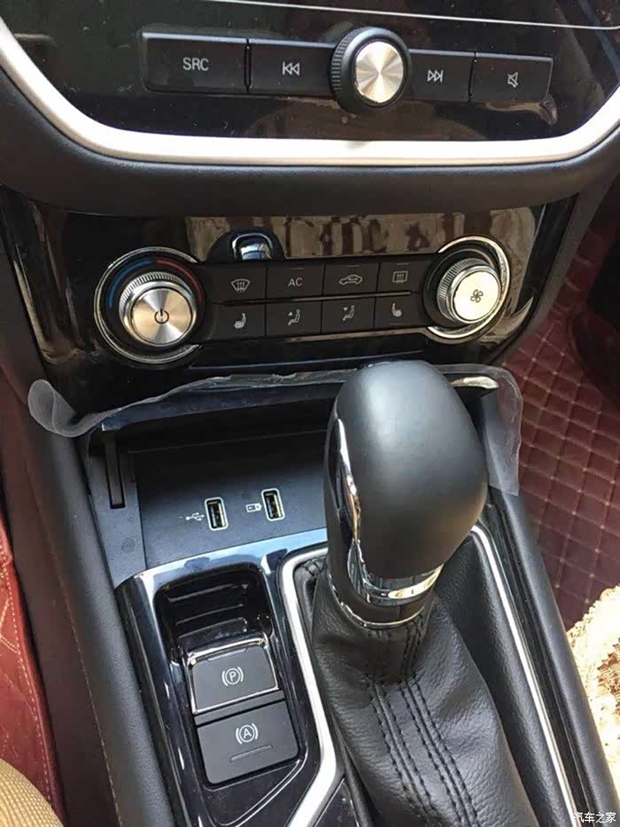 一眼就和未来的媳妇就相中了荣威rx3,缘分啊!