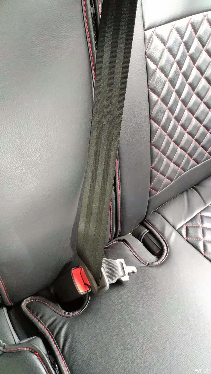 深圳cs75车友会075阿杜后排中间安全带使用方法