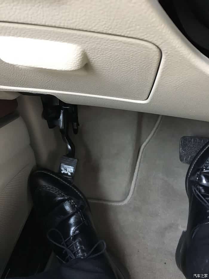 脚刹,大家记住,脚刹,为什么这种设计?好low啊