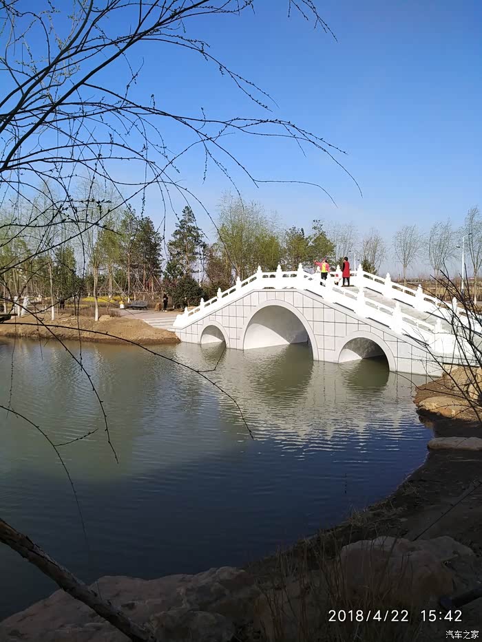 谷雨时节与爱人散步德惠市惠民公园