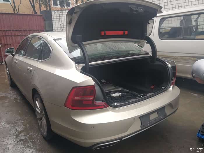 还没上牌,先折腾天鉴电动尾门.