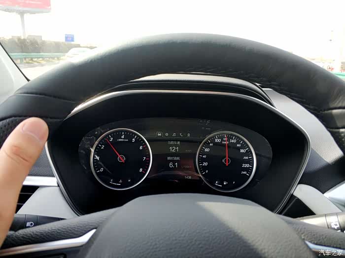 他车速很快.我只看到车尾写着宝骏530.麻烦告诉他.我在秋名山等他