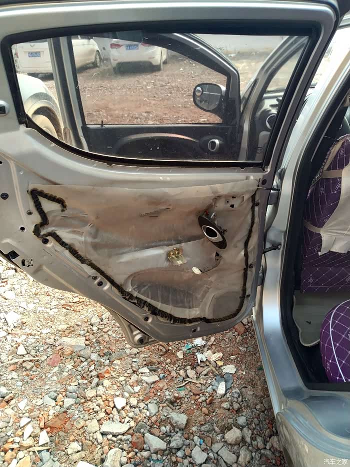 左后门拆掉门板