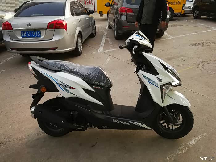 你的第一张照片@白色裂行