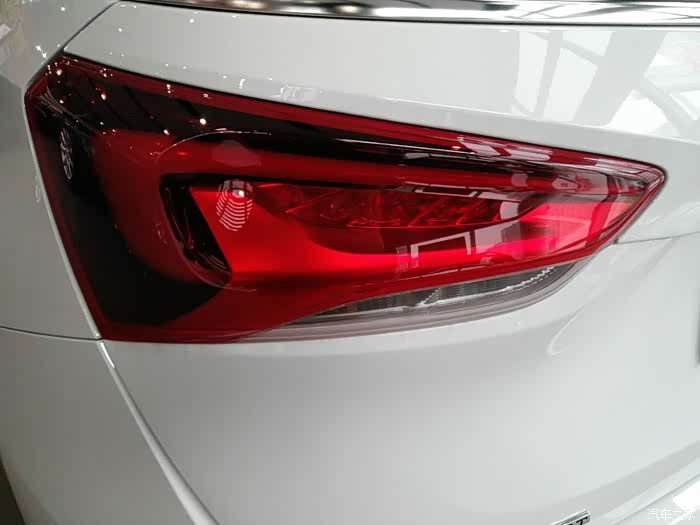 781 | 回复: 0 别克gl6论坛 别克gl6简单介绍led尾灯的"展翼"元素搭接