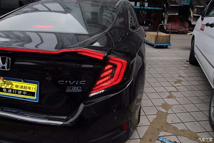 十代思域改熏黑尾灯贯穿灯