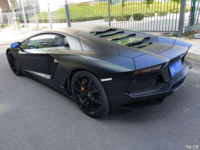 【做精彩的自己】兰博基尼大牛车主谈用车,曾揣五十元只身闯北京