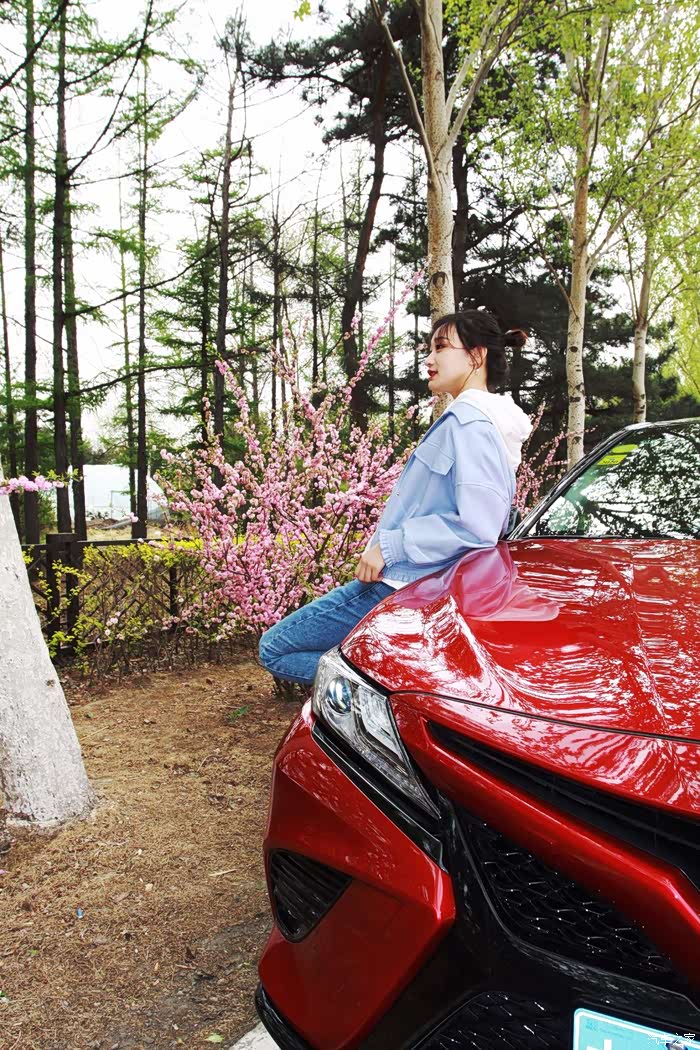 媳妇当车模春暖花开晒晒老婆和她的凯八女神最爱运动红