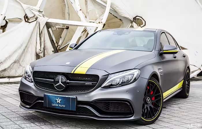 sh奔驰amgc63拉花装潢车子不改动就如房子不装修