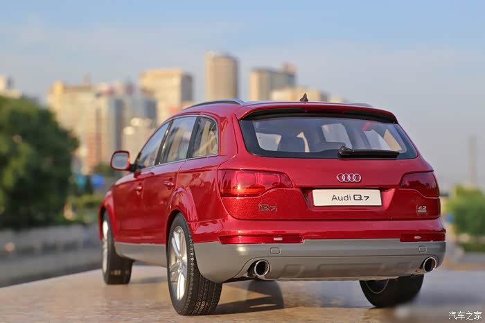 新年就喜欢红色主题,惊艳的奥迪q7