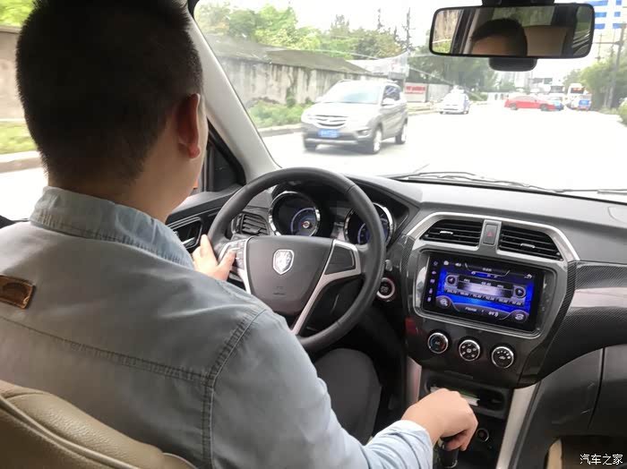 新手女司机上路,请车友多多关照!