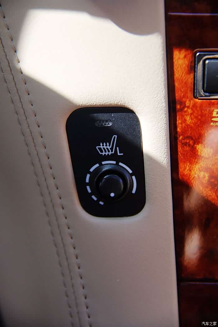跟我的锐志样,皇冠的座椅加热,也有好多个档位