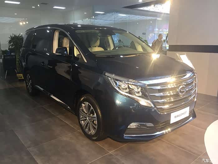 另家4s店的展车,孔雀蓝.