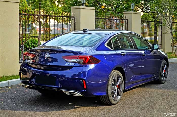 全新一代君威试驾试驾君威专属皇室蓝gs