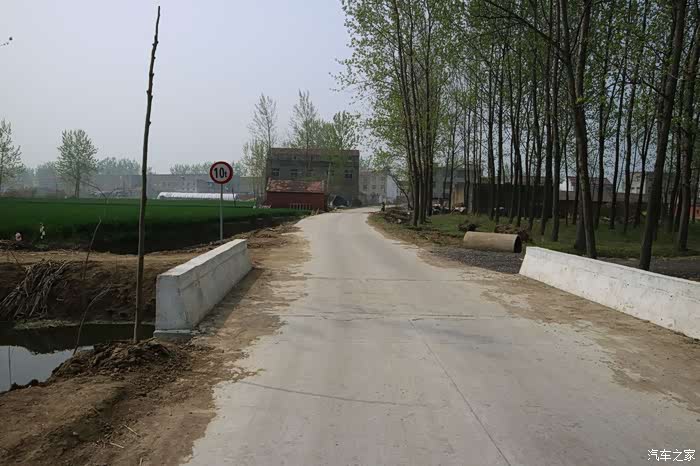 清明漫漫回乡路清明祭祖踏青两不误开车大7全家返乡