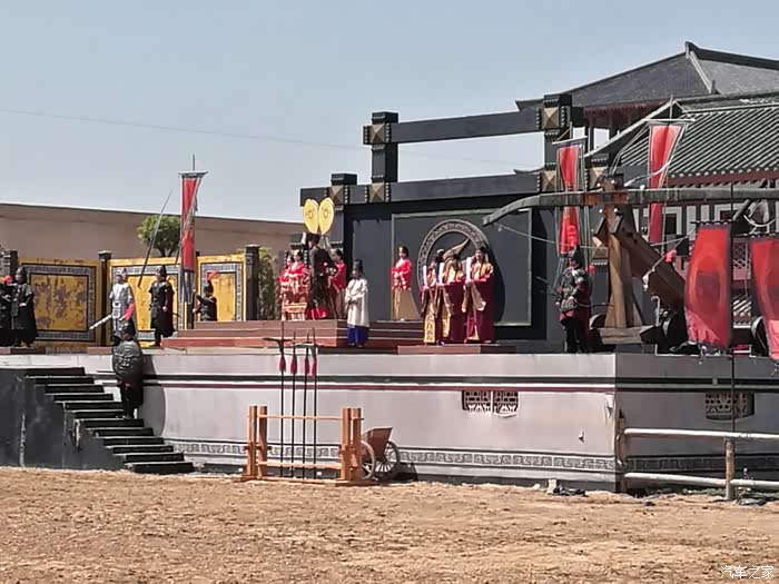 皇上校场点兵 .