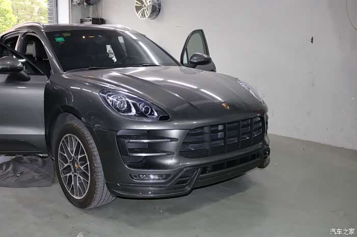 小改水泥灰macan 装techart小包围turbo前杠,黑色秒表