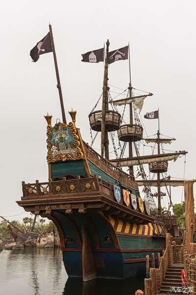 逼真的海盗船.