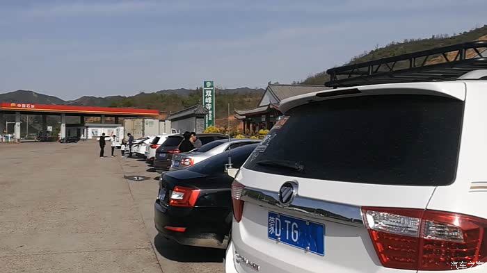 萨瓦纳带我游长城脚下的蓝天小镇古北水镇