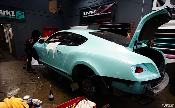 蒂芙尼绿欧陆gtw12极致版地表最强armytrix排气加包膜亮瞎白