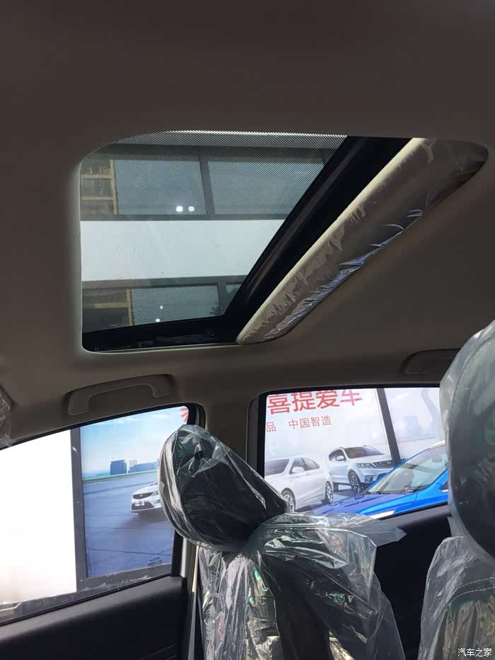 还有天窗 很是时尚感