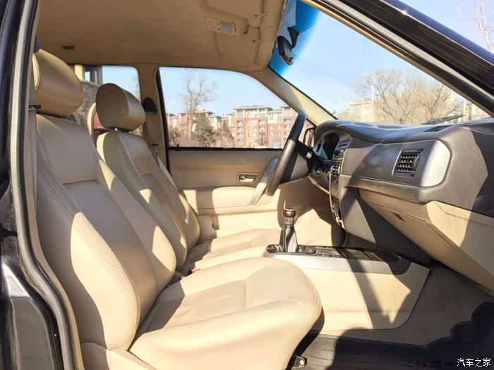 志俊的安全带 不是与内饰同色? 黑色?黄色?