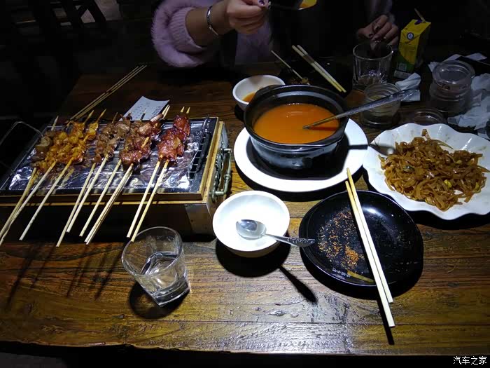 【支持澳门论坛】夜宵模式 吃烧烤