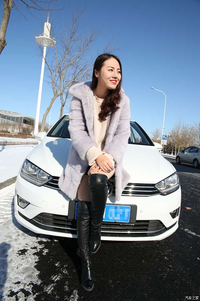 【老妹儿当车模】一场雪引爆的雪地激情