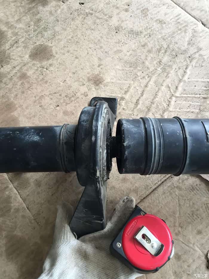 四儿子看到昂科威四驱传动轴脱了,这次是后面的轴
