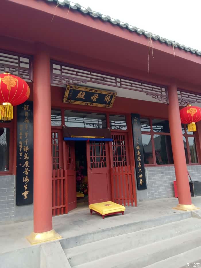 下山的路上还有佛母殿