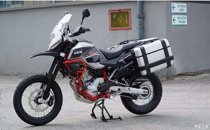 众人期待的swm650adv官方只说年内上市却一点消息都没有偷偷摸摸