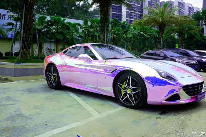 "风骚作业"—法拉利加州贴炫彩改色膜