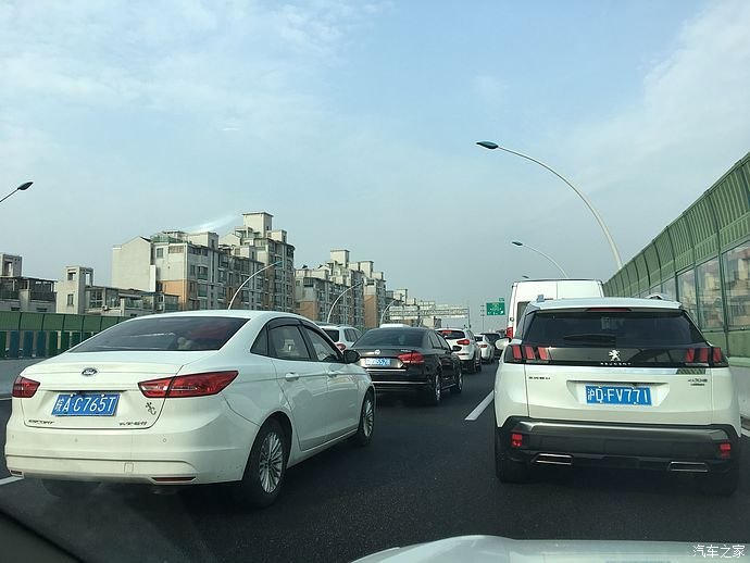 上海高架工作日堵车&
